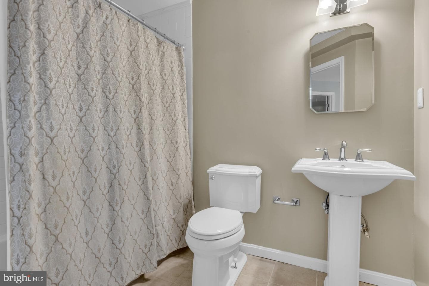 52 Richard Avenue photo 44
