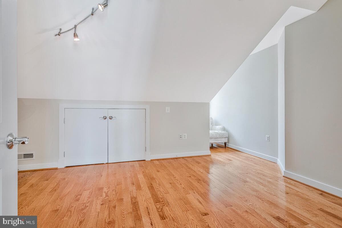 57 Richards Lane photo 30