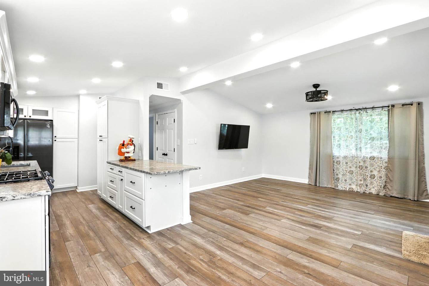 321 Gloucester Drive photo 10