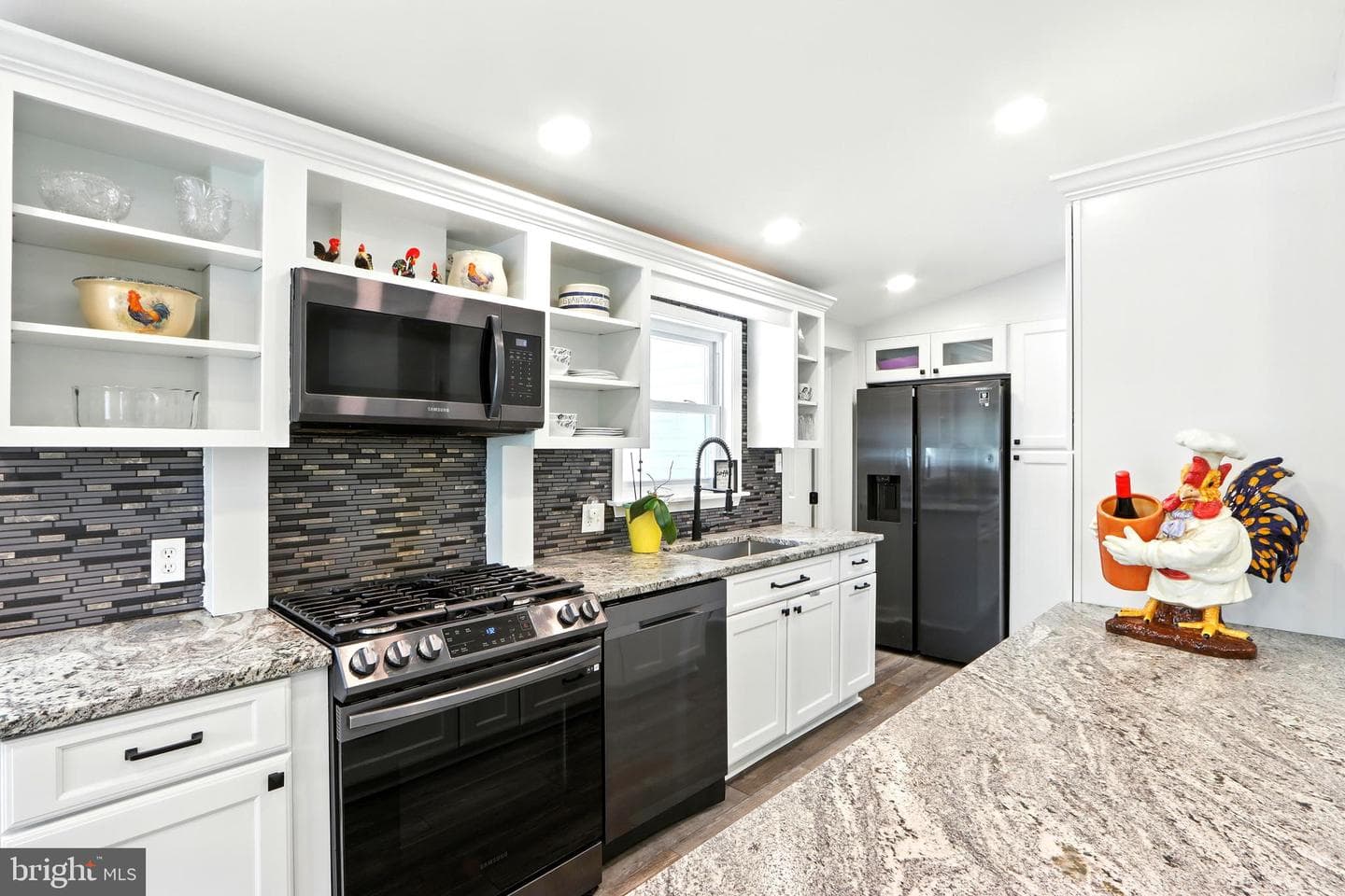 321 Gloucester Drive photo 3