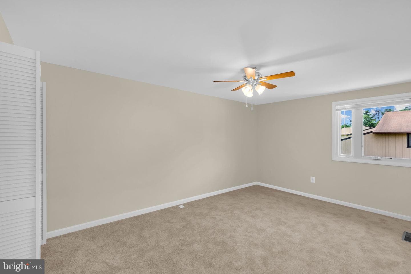 536 West Court photo 13