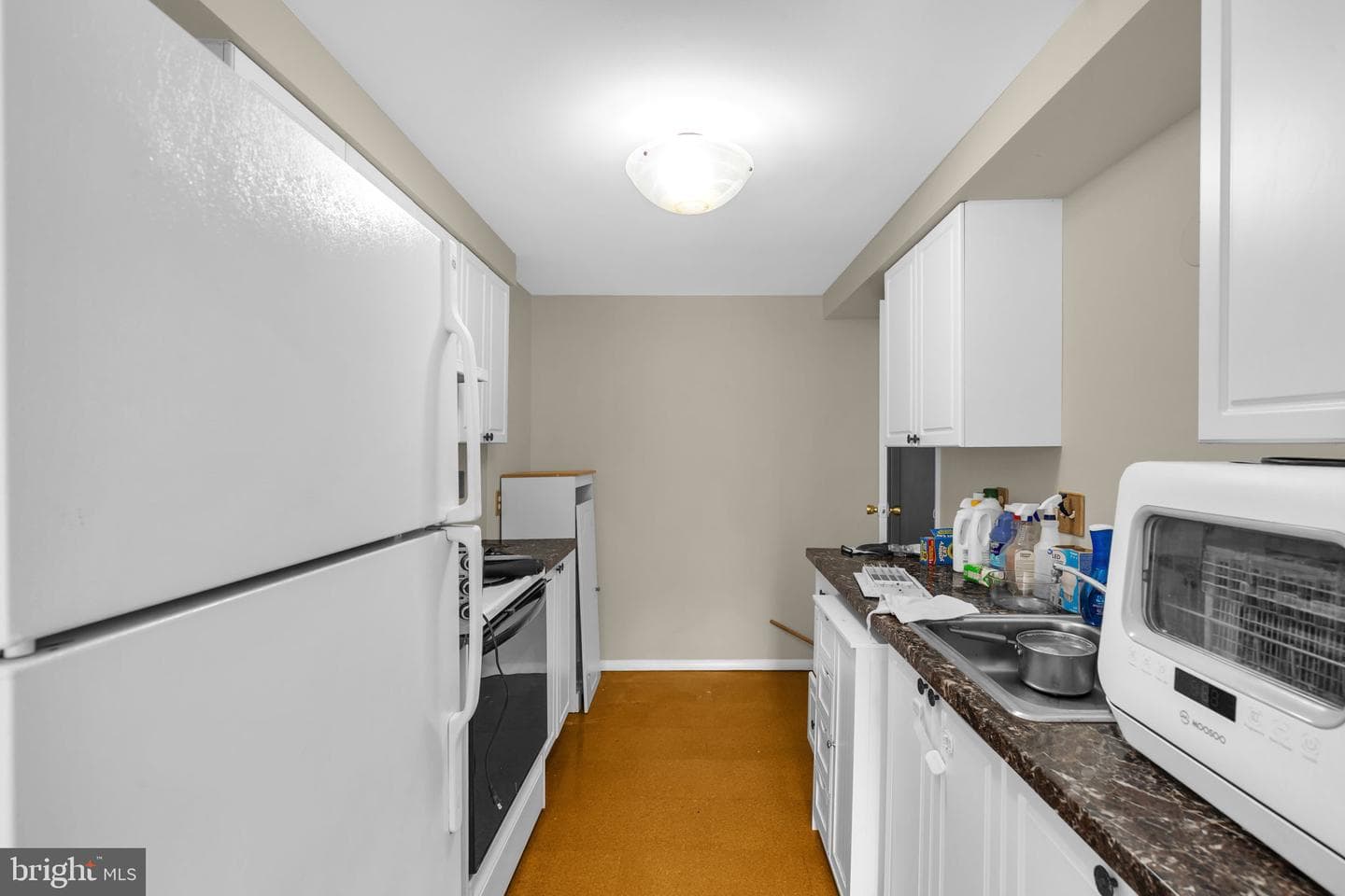 536 West Court photo 9