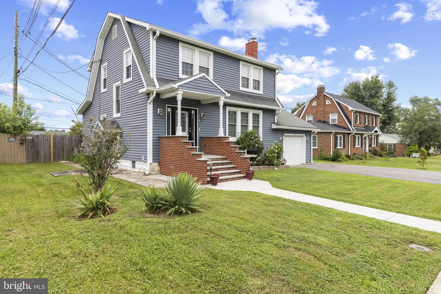 536 Forest View Road photo 2