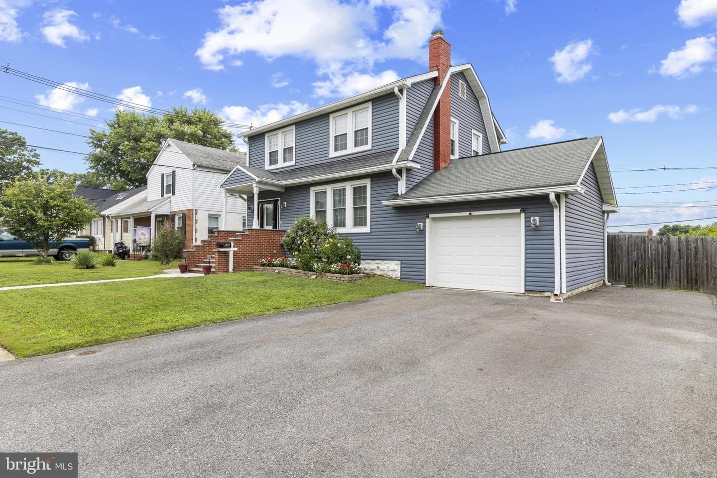 536 Forest View Road photo 3