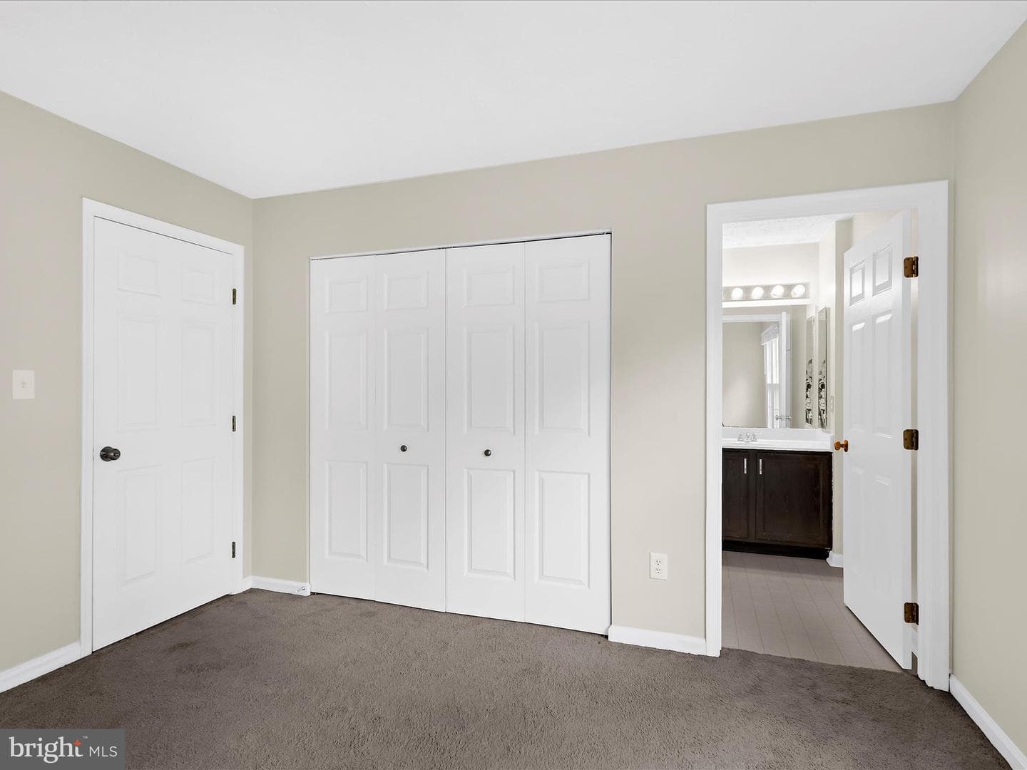 939 Chestnut Manor Ct photo 18
