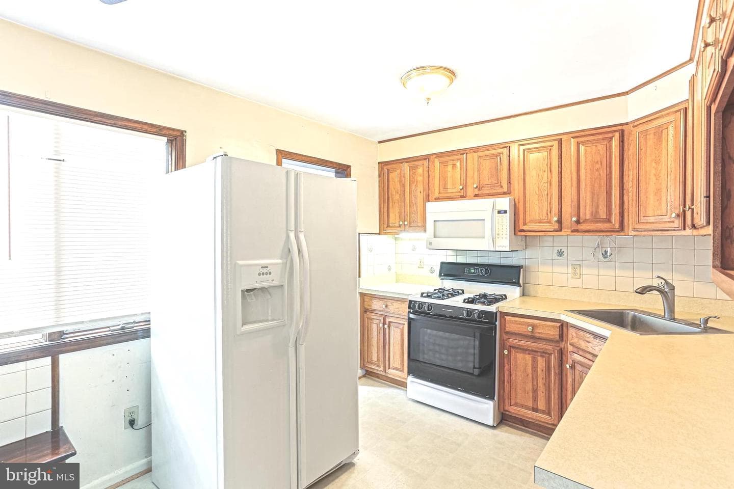 210 Hollywood Court photo 4