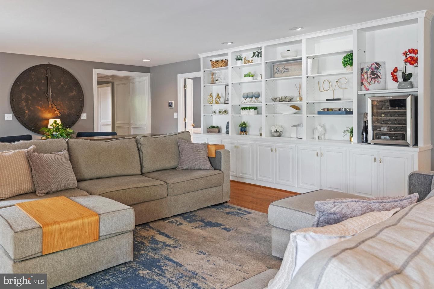 812 Coachway photo 17