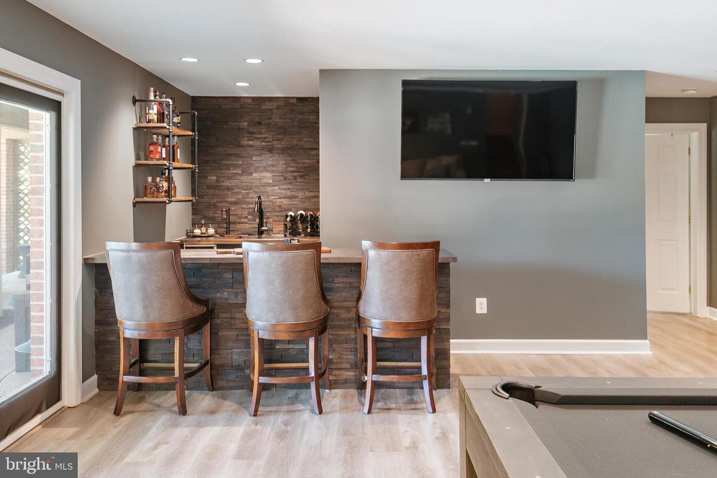 812 Coachway photo 49
