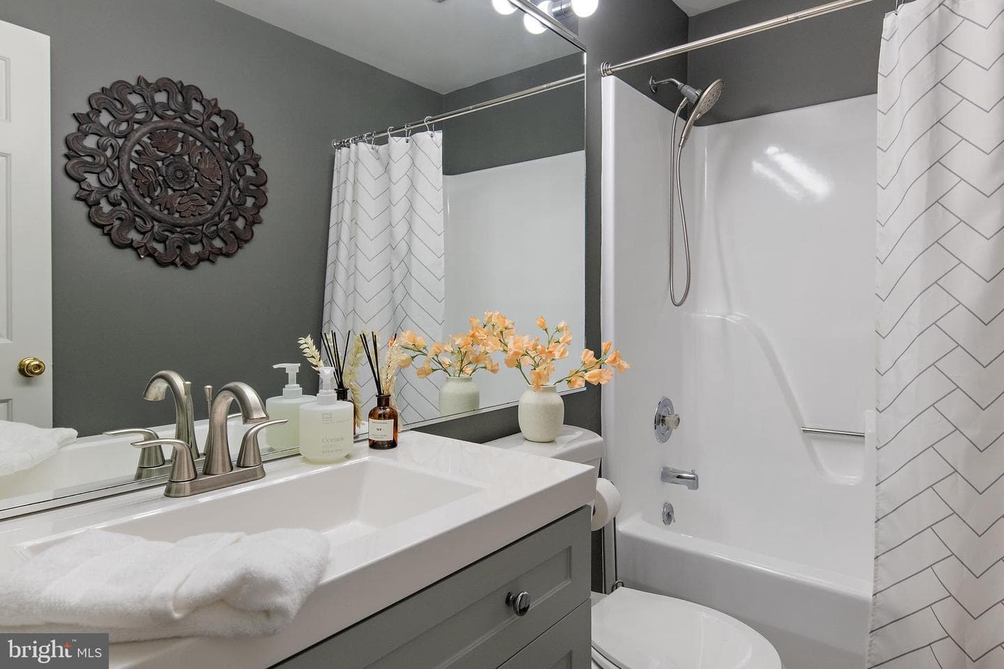 812 Coachway photo 51
