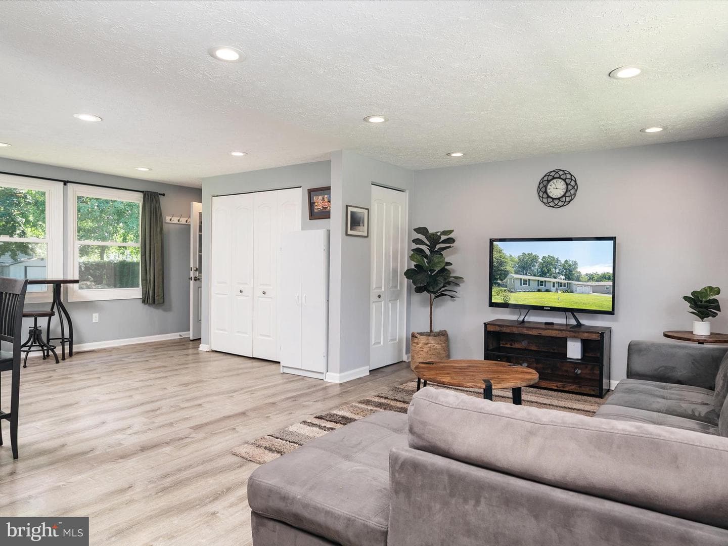 5537 Franklin Boulevard photo 7