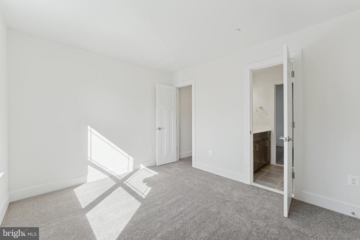 110 Overlea Drive E photo 18