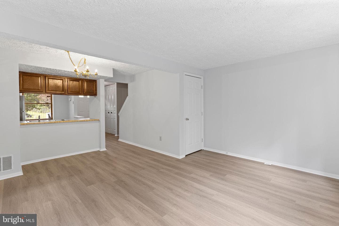 8088 Wolsey Court photo 3