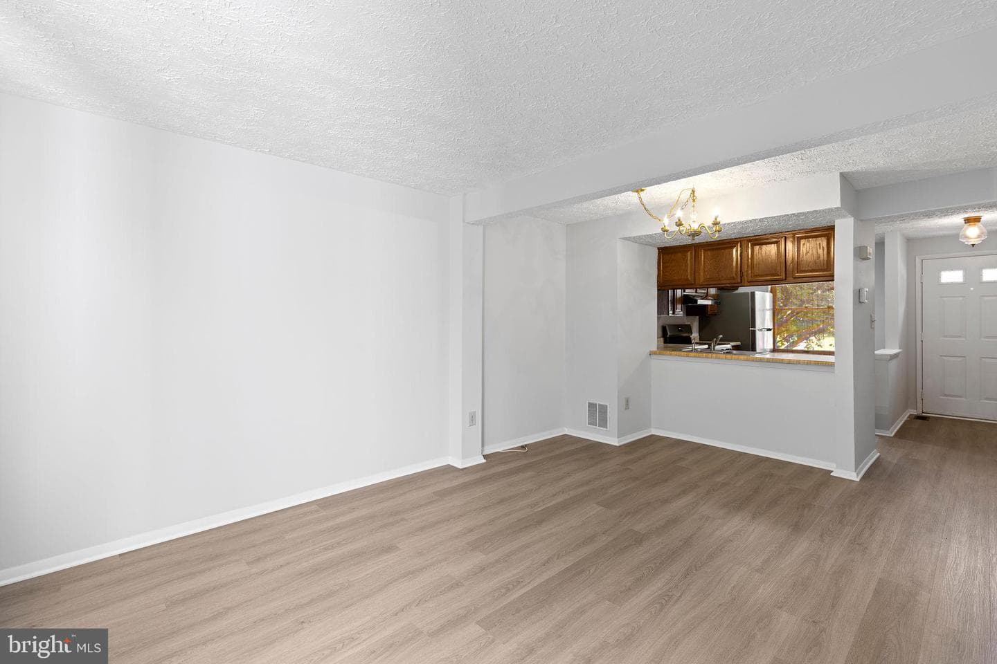 8088 Wolsey Court photo 4