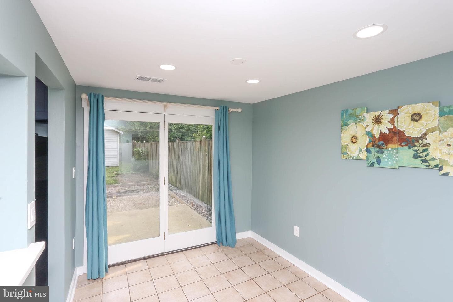 466 Man O War Court photo 16