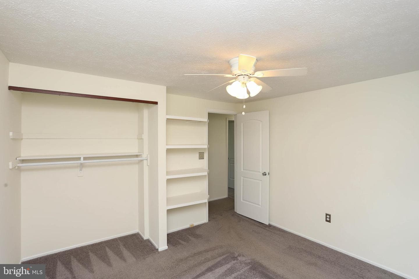 466 Man O War Court photo 17