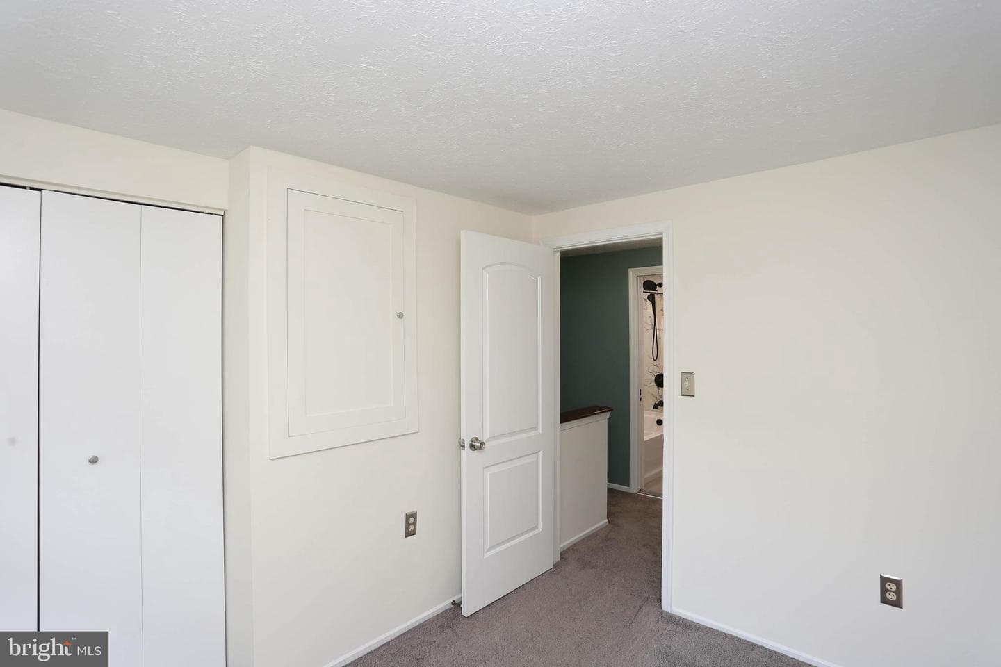 466 Man O War Court photo 21
