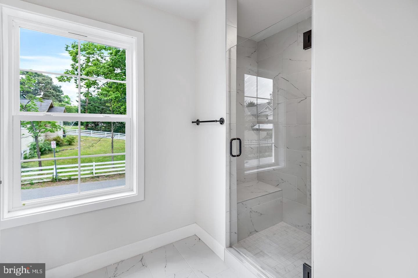 404 Paradise Road photo 29