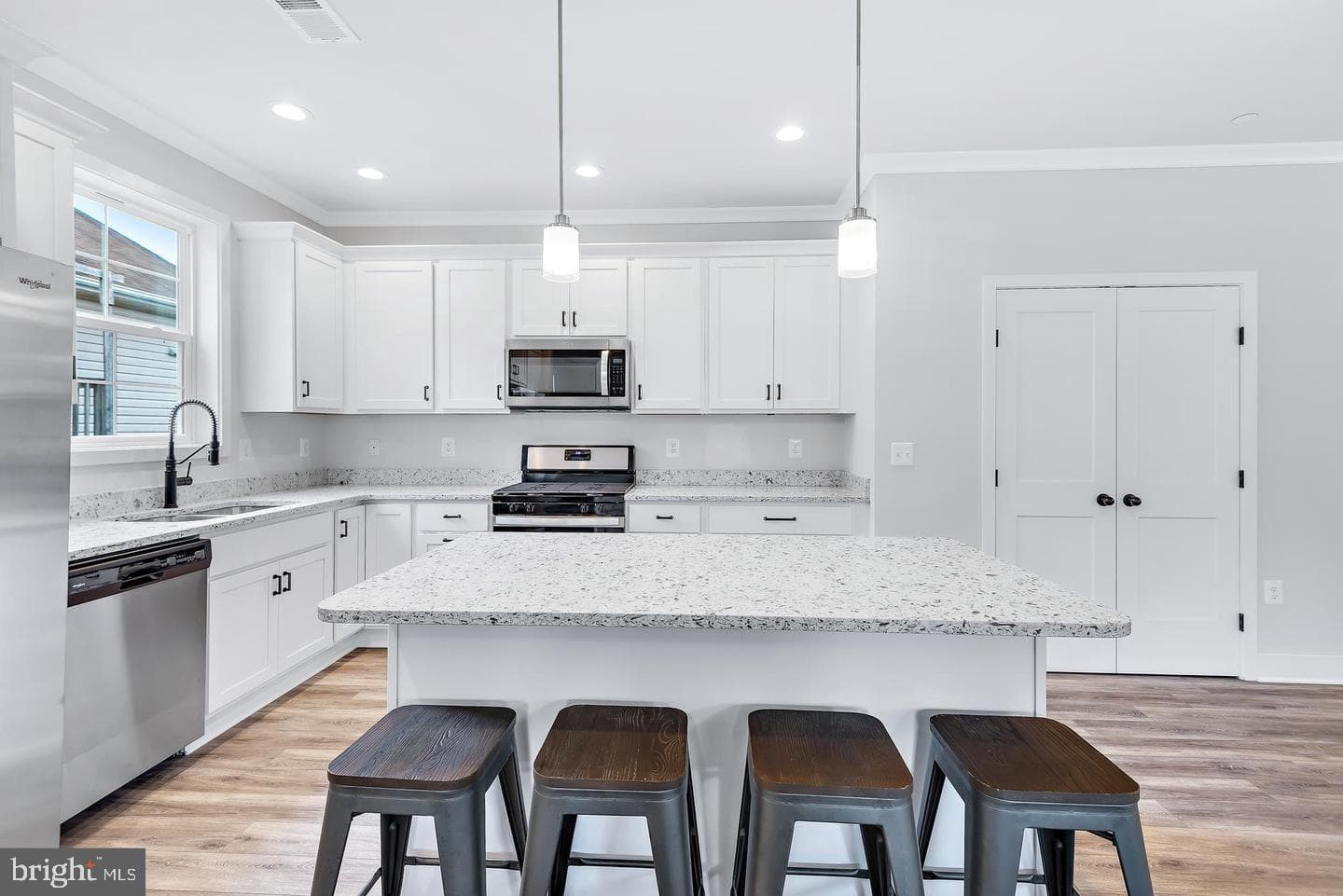 404 Paradise Road photo 5