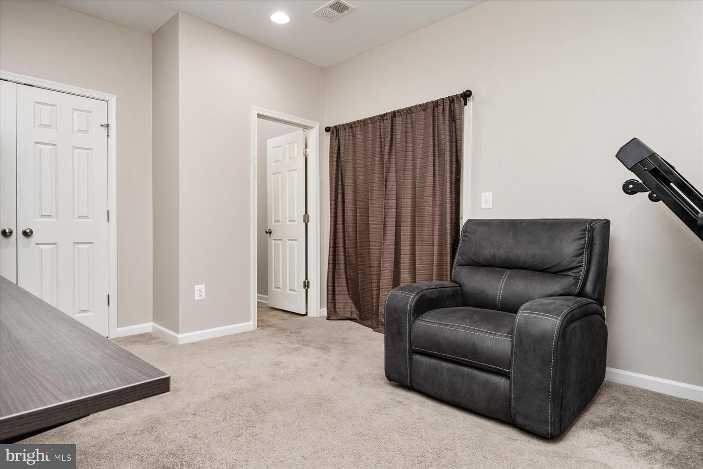 7511 Resch Loop photo 10