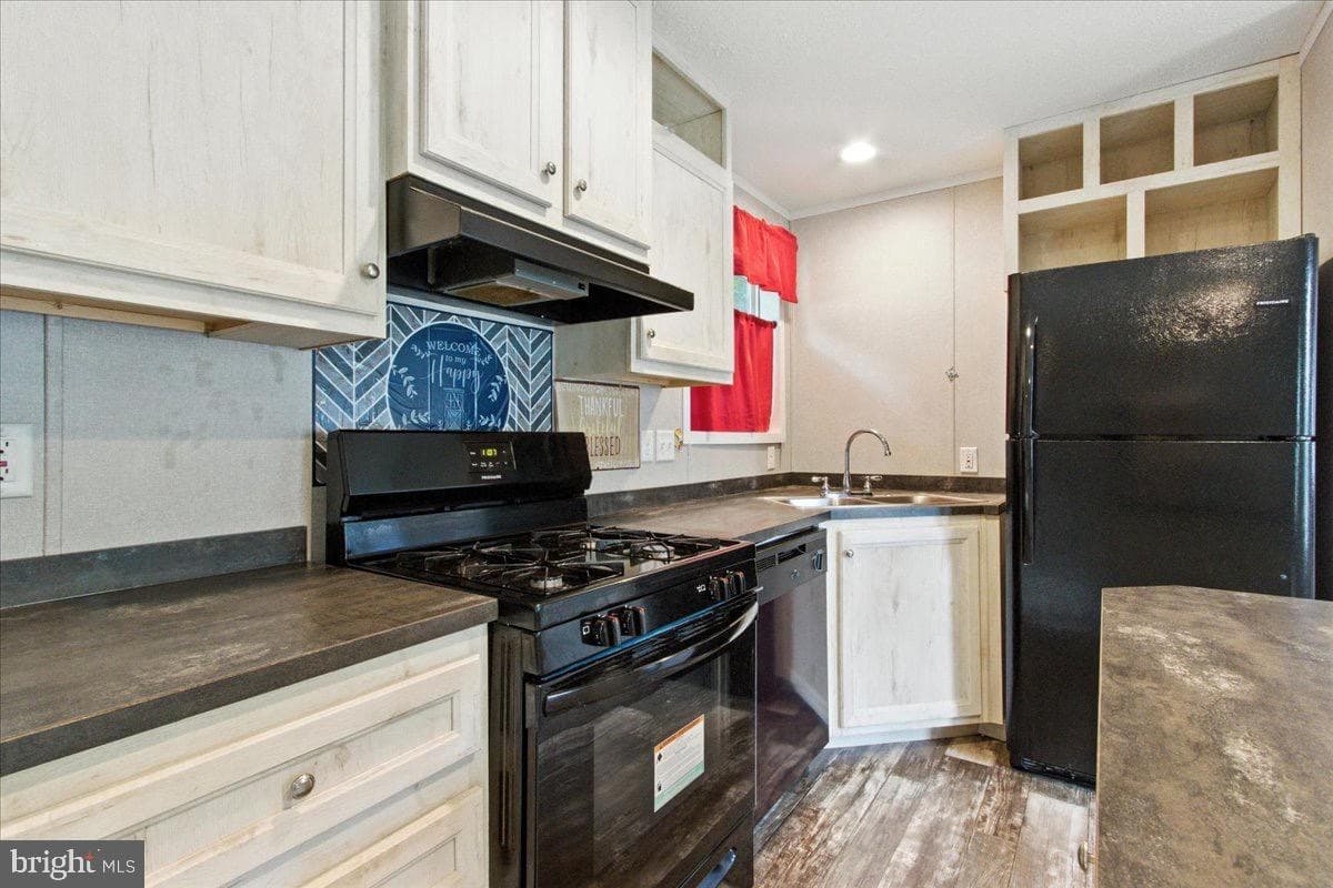99 Mary Lou Drive photo 5