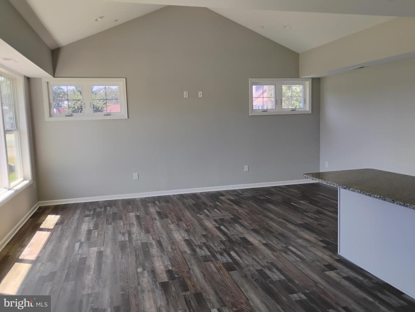 342 Beach Avenue photo 14