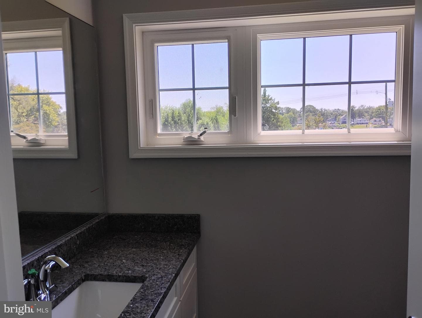 342 Beach Avenue photo 19