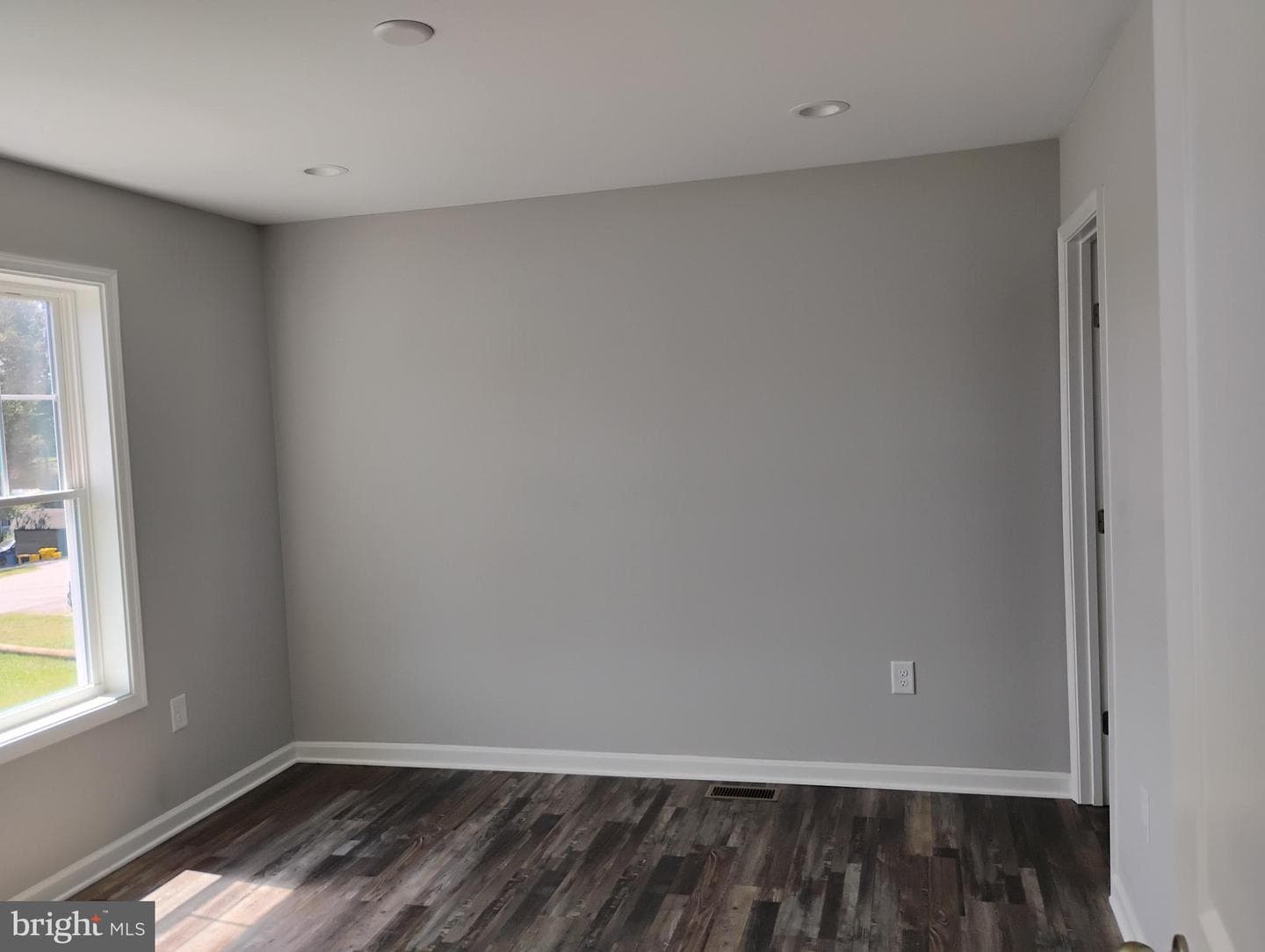 342 Beach Avenue photo 25