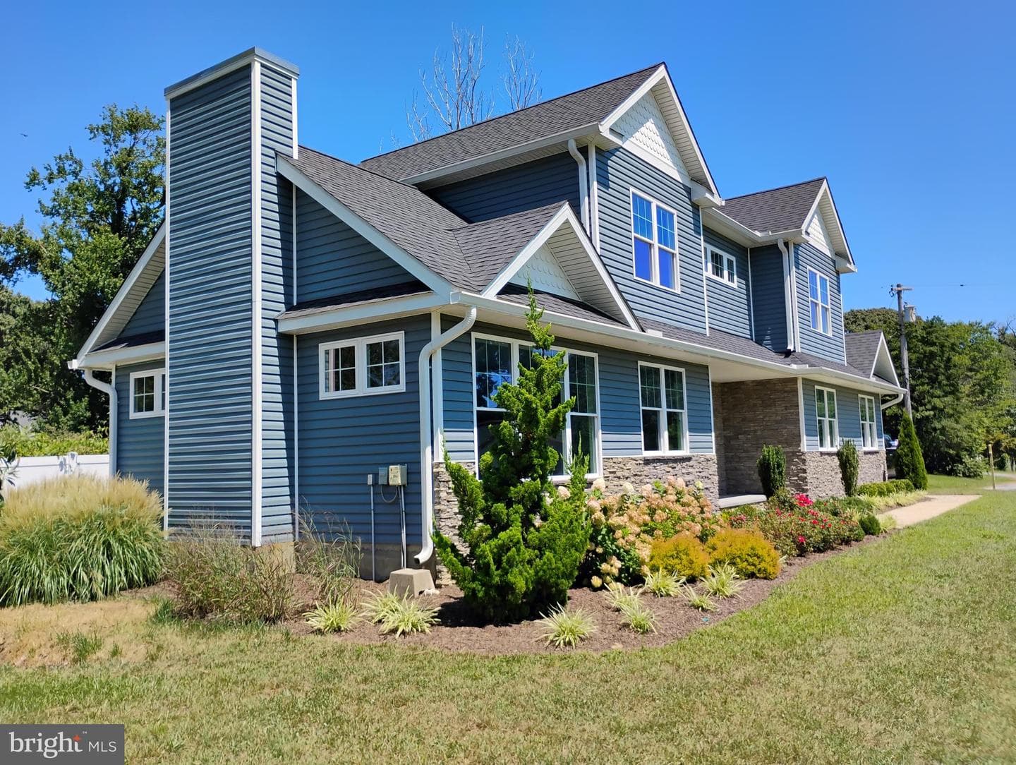 342 Beach Avenue photo 3