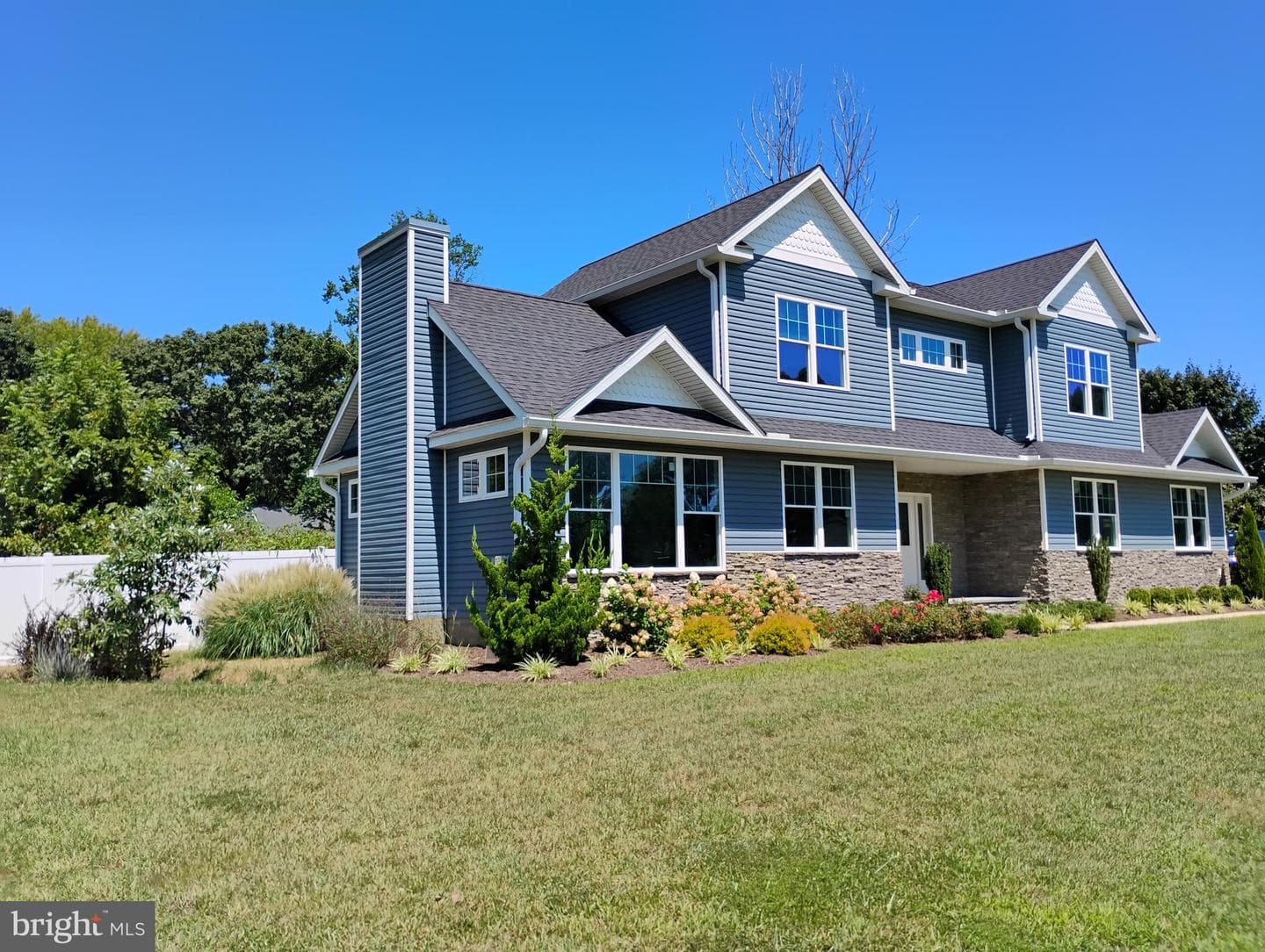 342 Beach Avenue photo 4