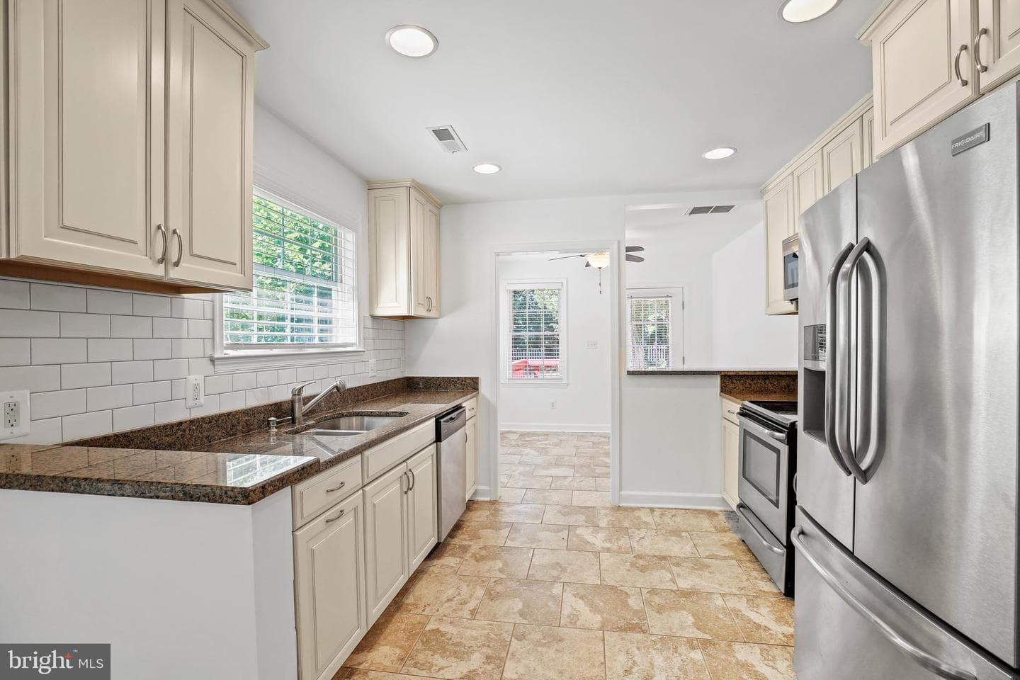 5560 Harford Street photo 6