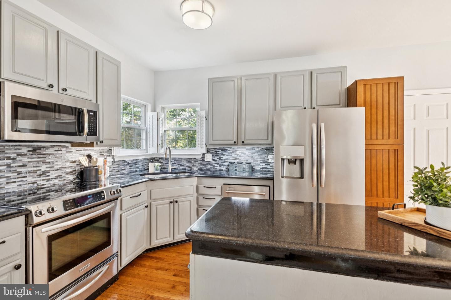 93 Richard Avenue photo 11