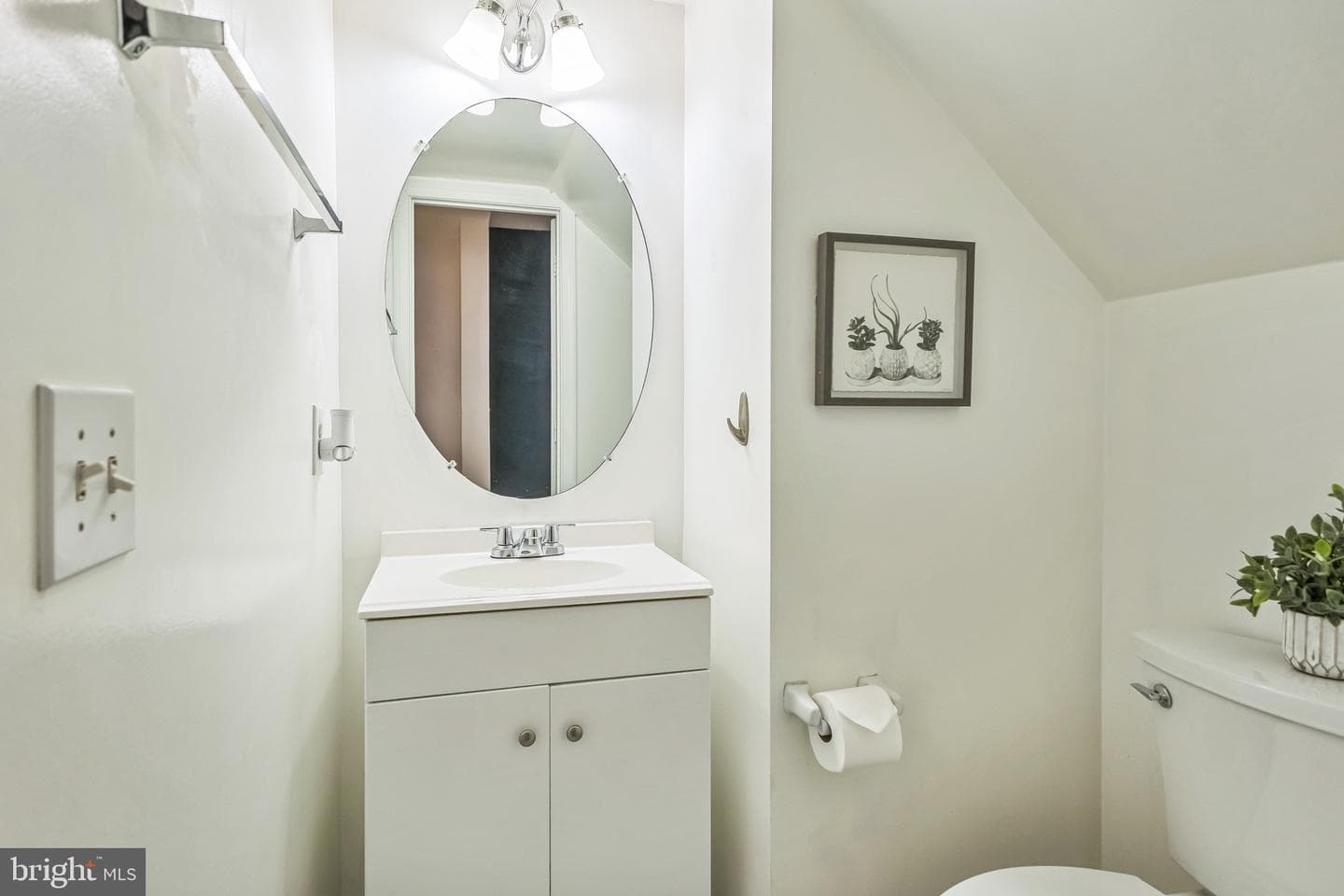 93 Richard Avenue photo 13