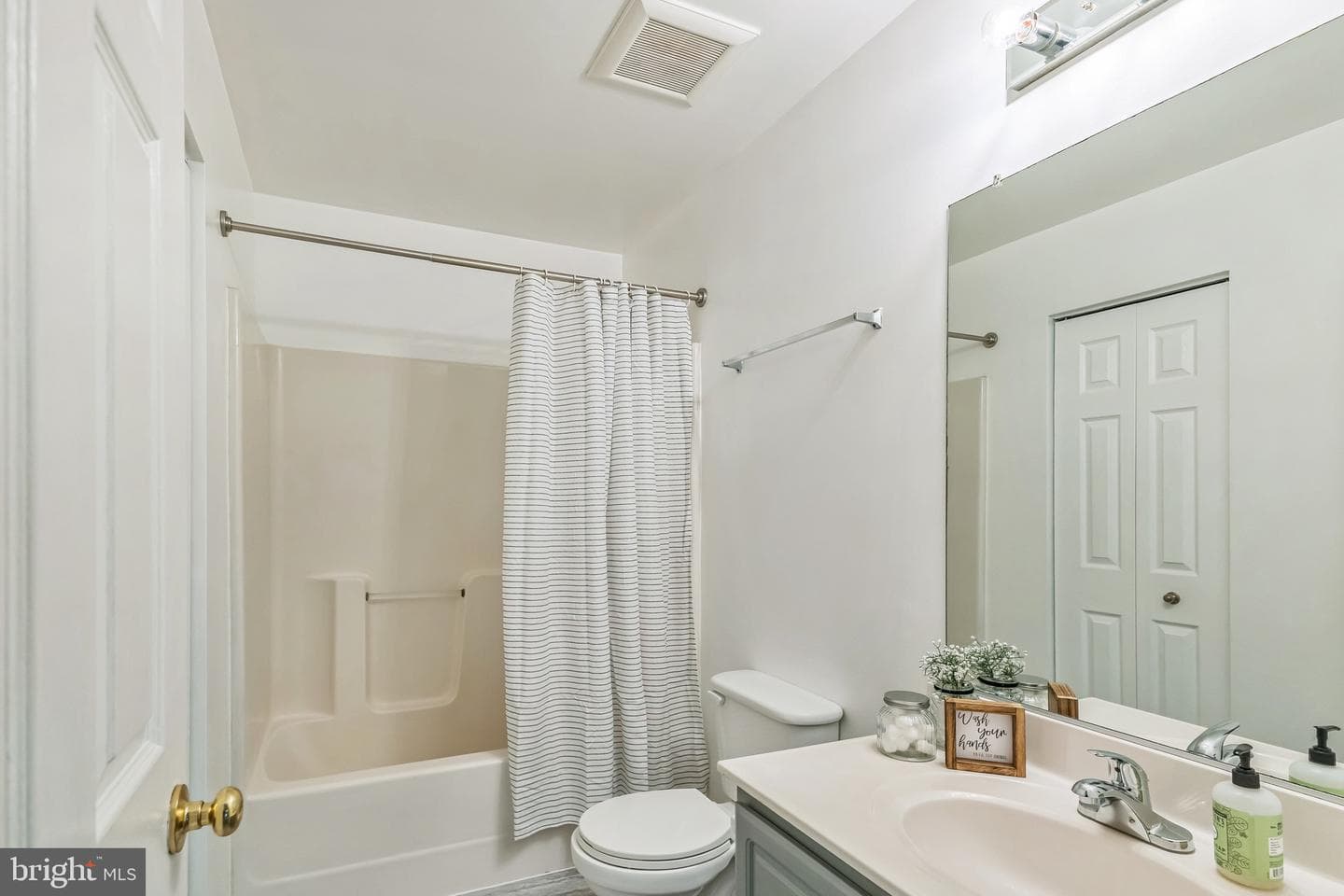 93 Richard Avenue photo 18