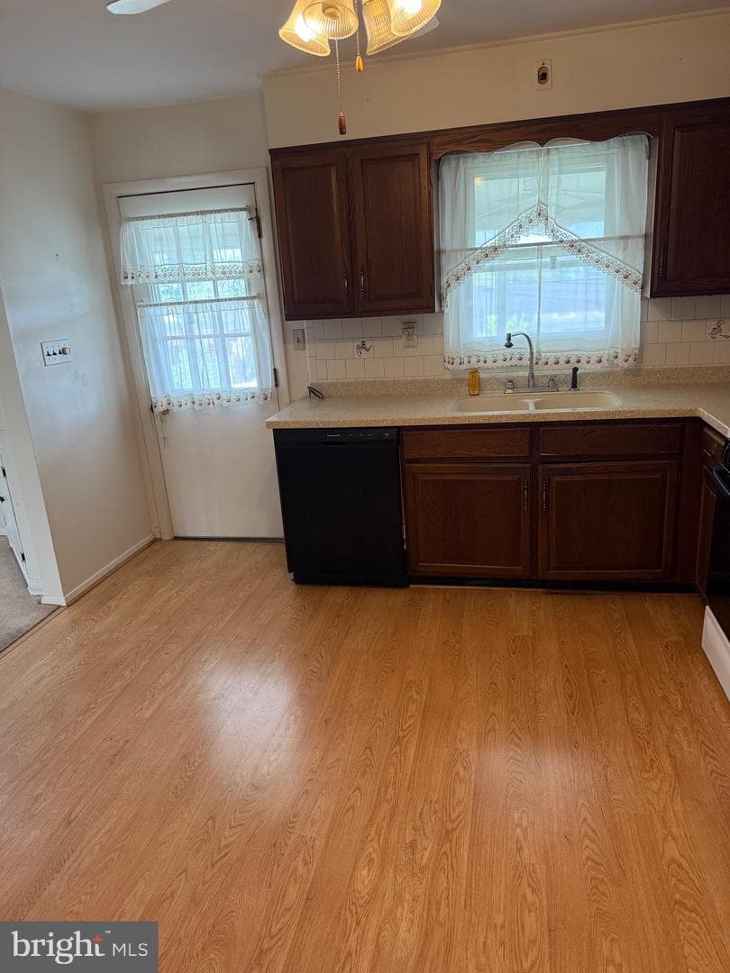 895 Gordon Drive photo 8