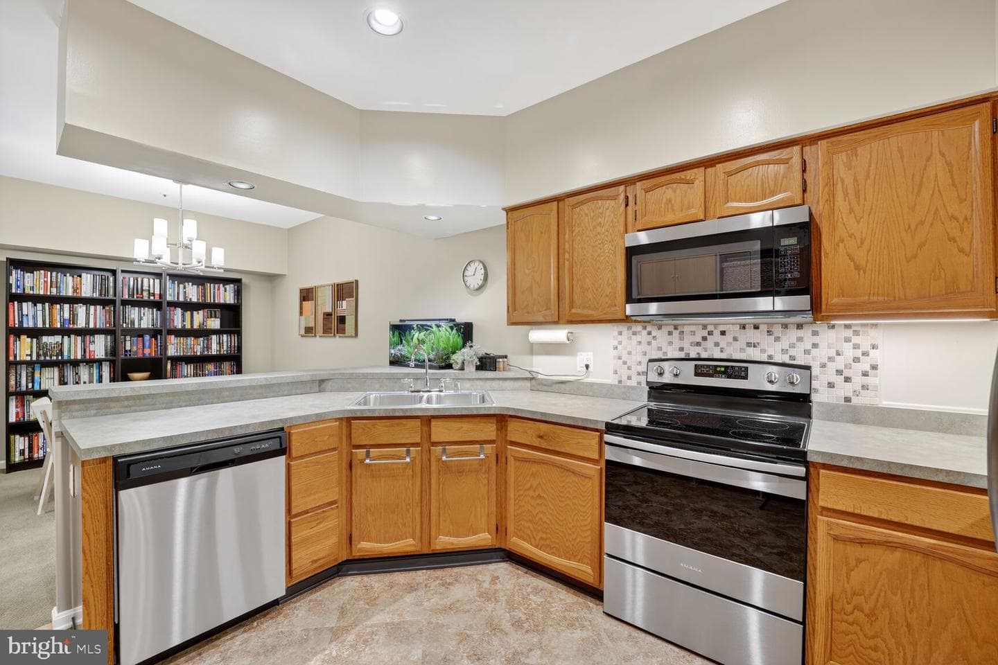 2709 Summerview Way #201 photo 2