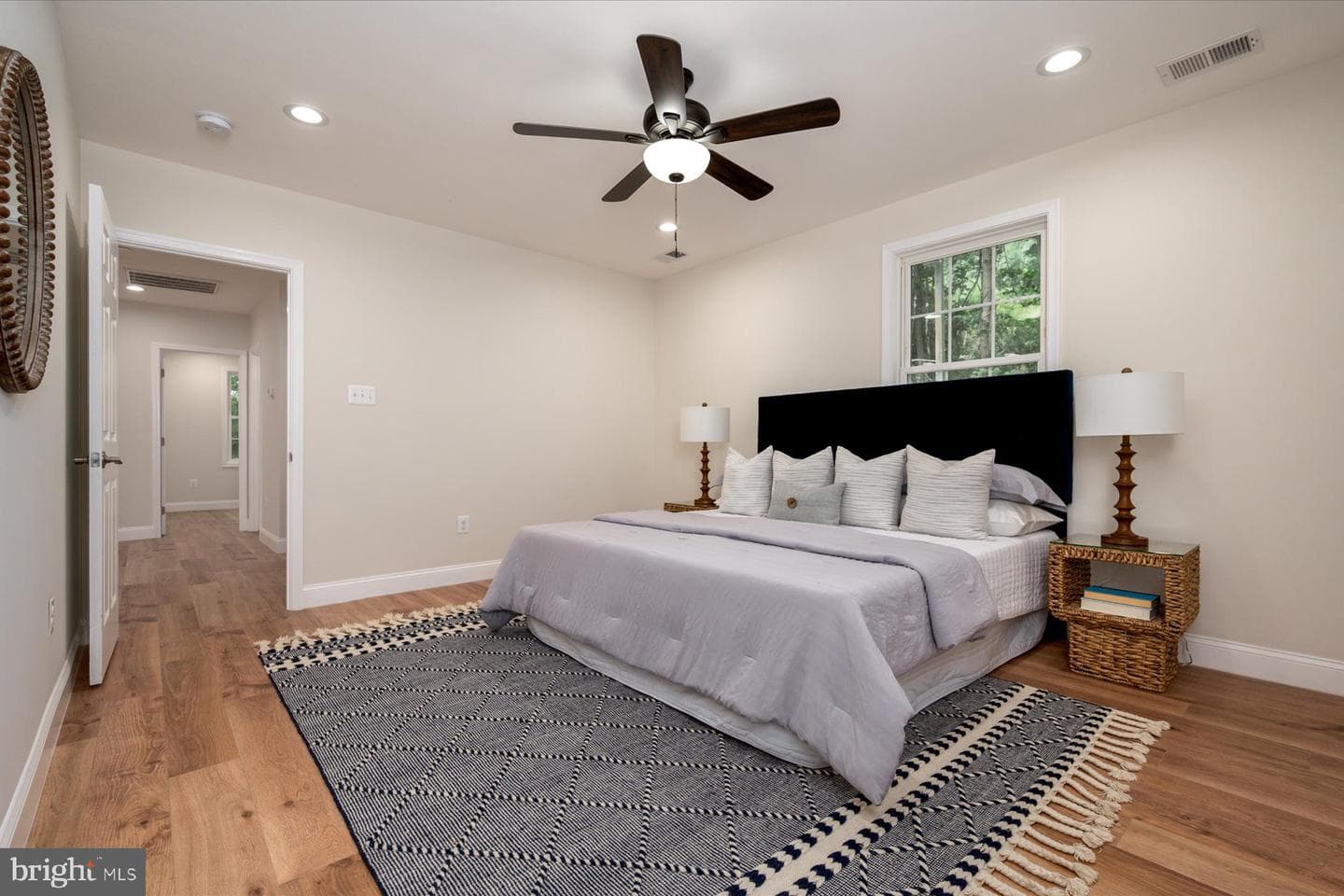 1400 Lower View Court photo 4