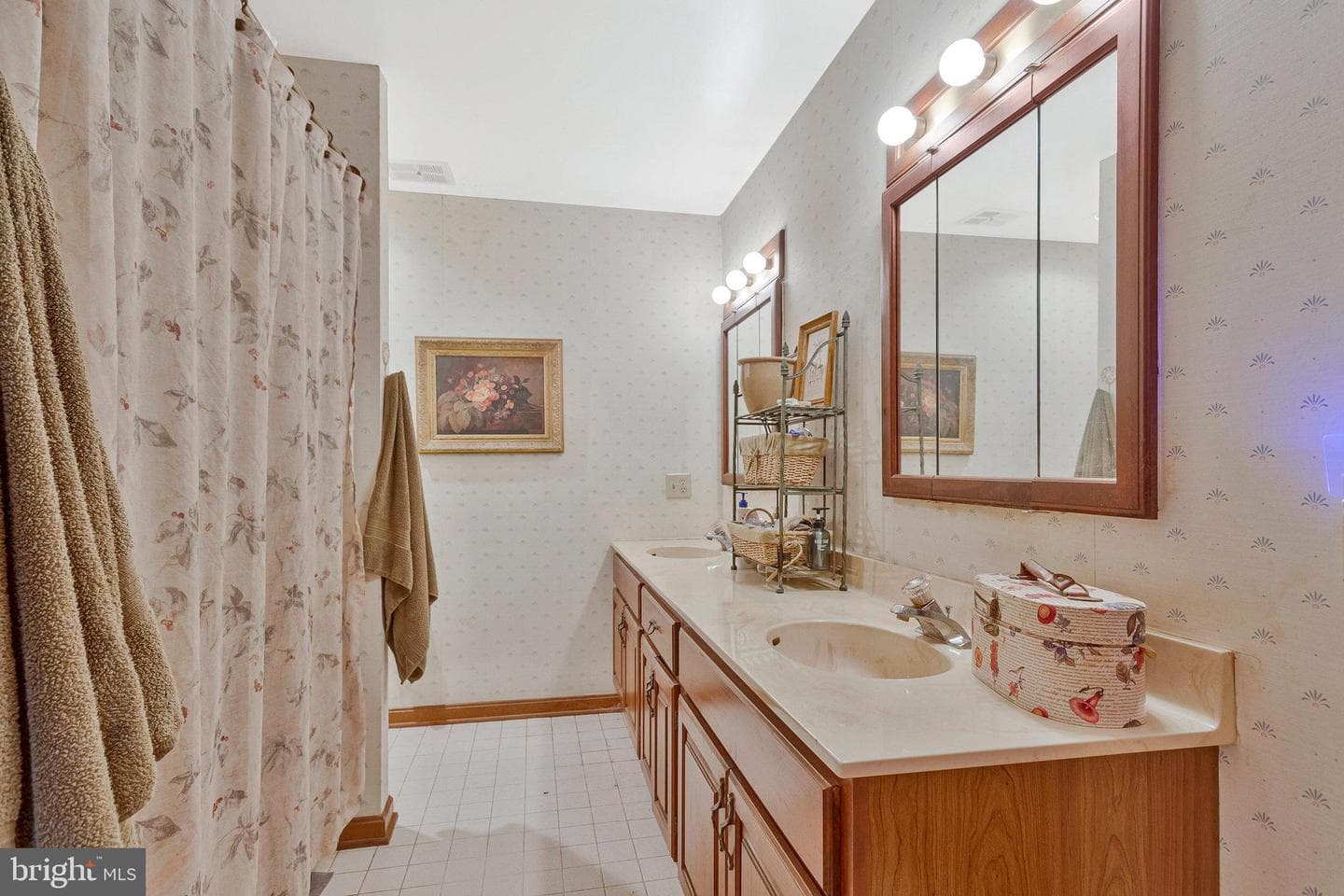 3886 Greenmeadow Lane photo 9