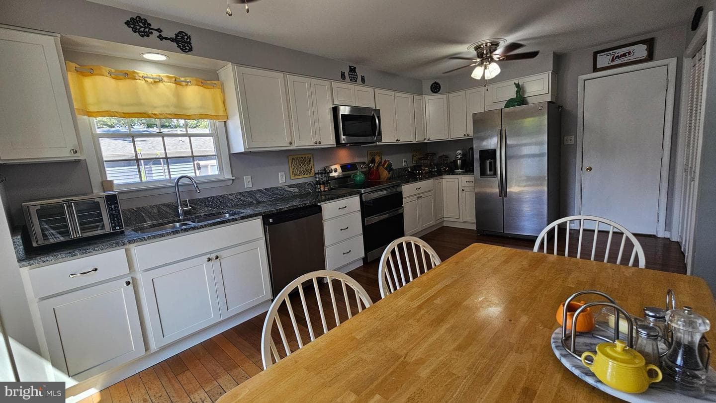 1192 Oak Avenue photo 5