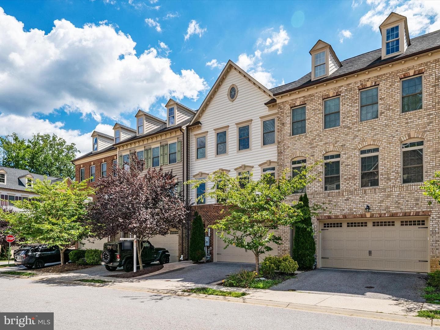 147 Merrimack Way photo 3