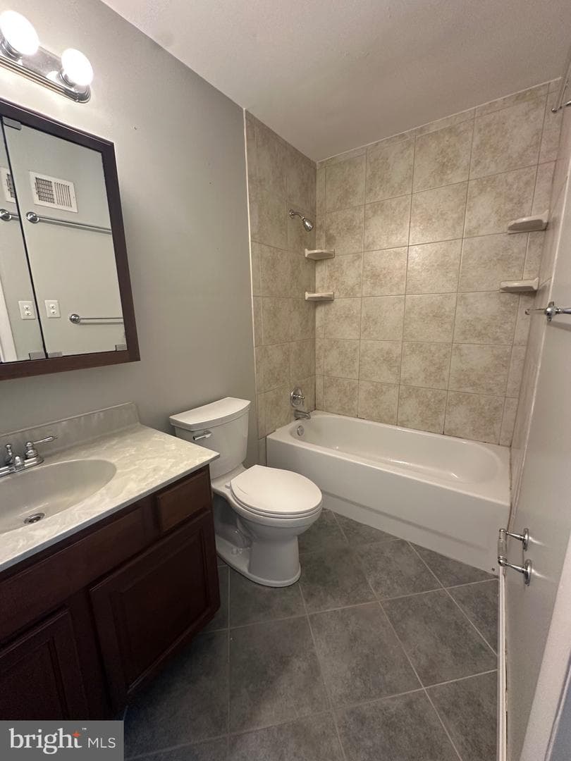 1721 Leisure Way photo 13