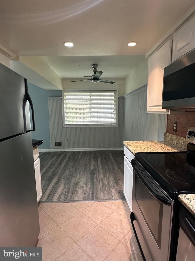 1721 Leisure Way photo 2
