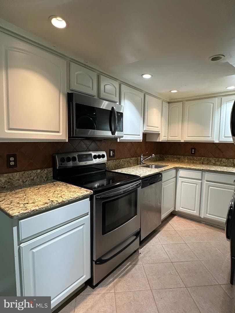 1721 Leisure Way photo 4