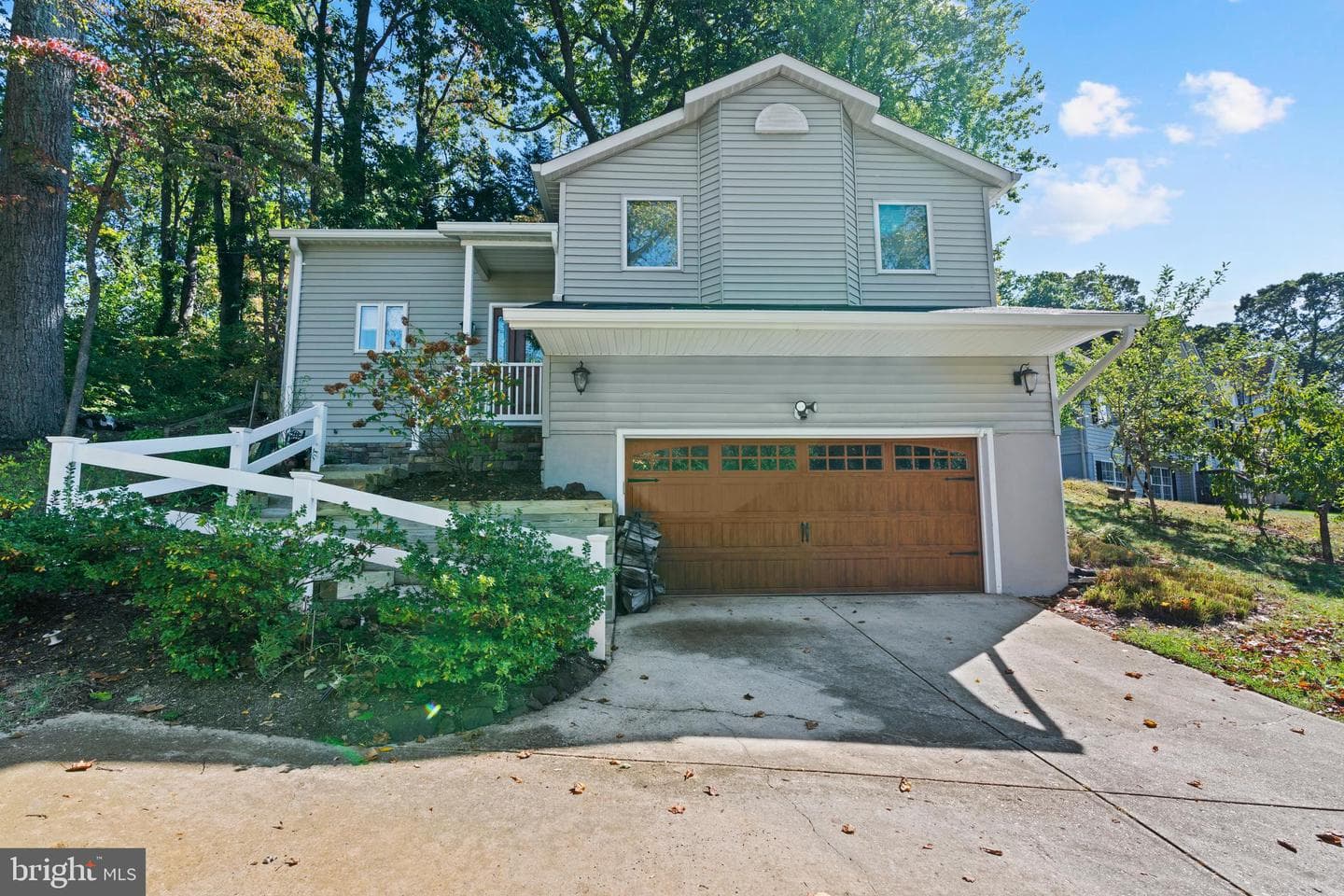 1138 Ramblewood Drive photo 2