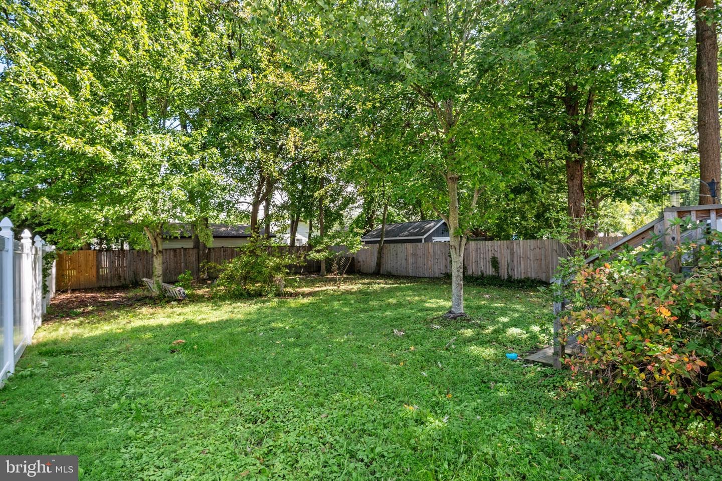 5547 Exeter Street photo 28