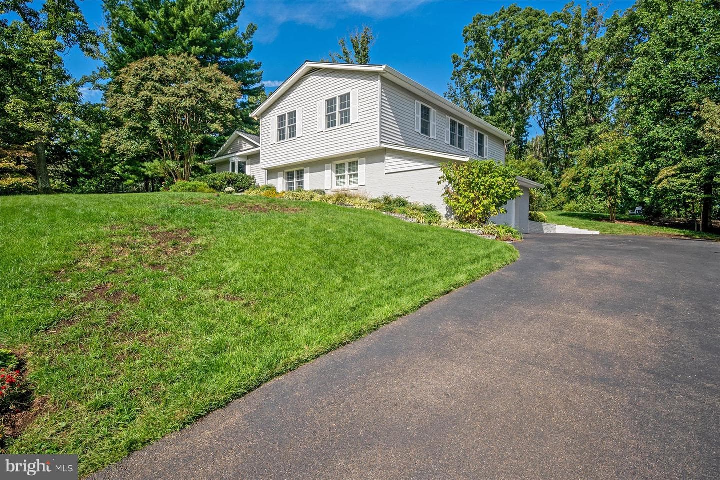 682 Carlisle Drive photo 5
