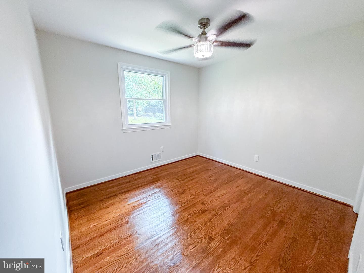80 Beach Drive photo 29