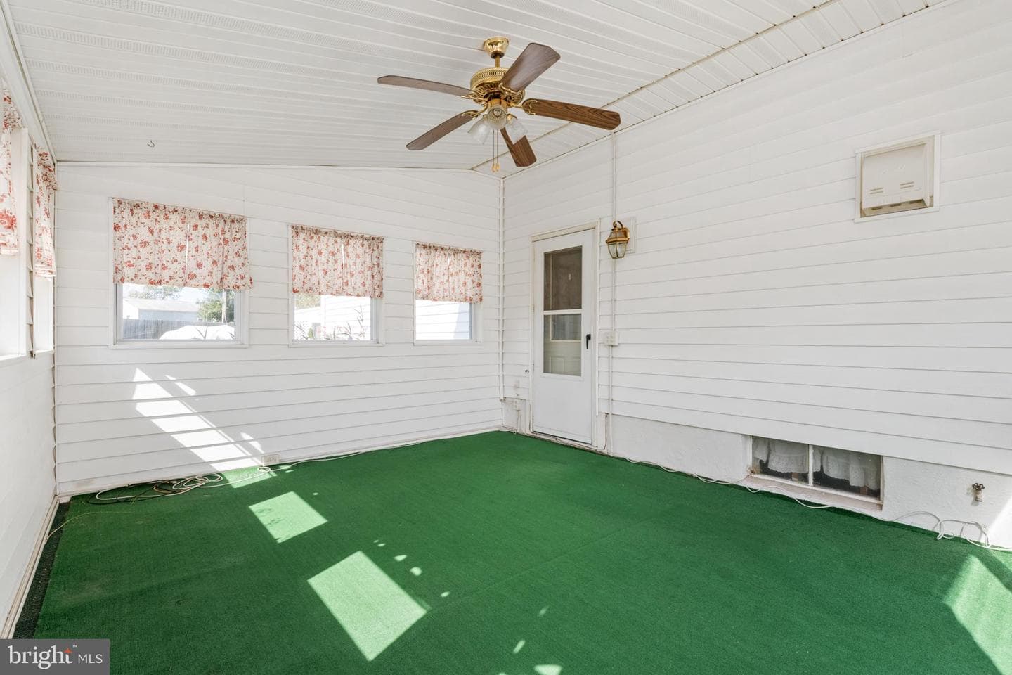 101 Herbert Court photo 14