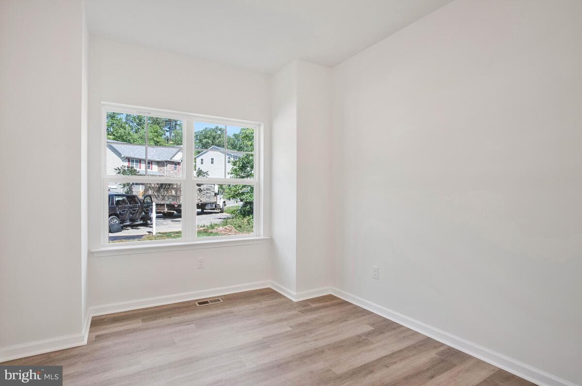 406 Warwick photo 17