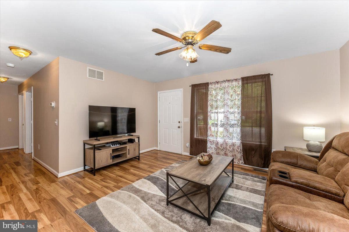 8109 Beverly Road photo 5