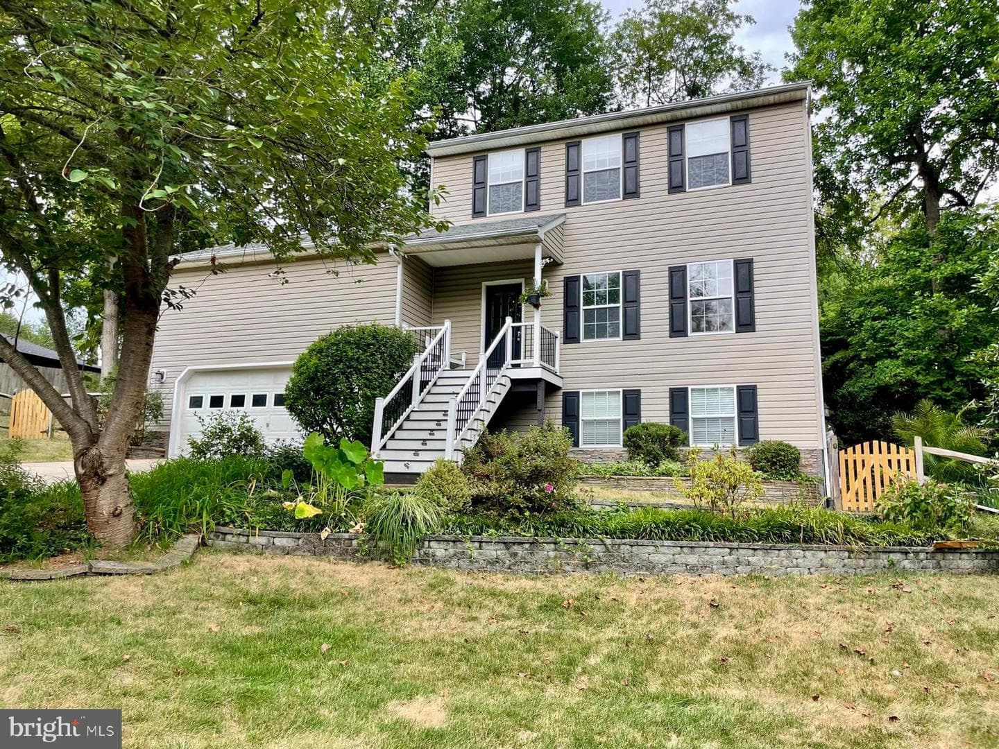 701 Sonne Drive photo 2